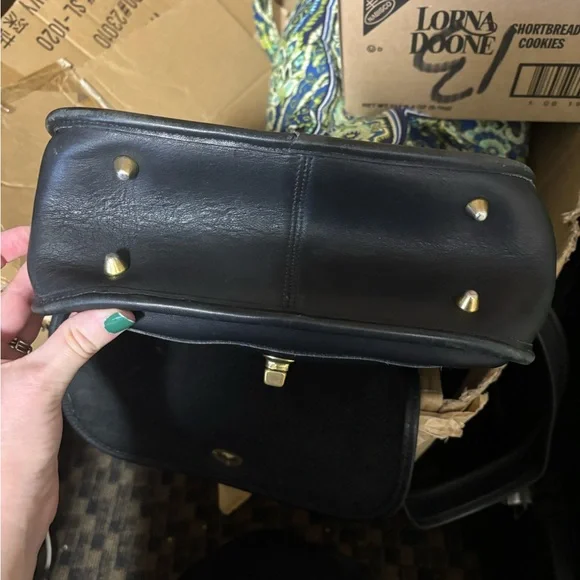 Coach stewardess Black Leather Shoulder Bag with Gold Accents - Picture 12 of 15